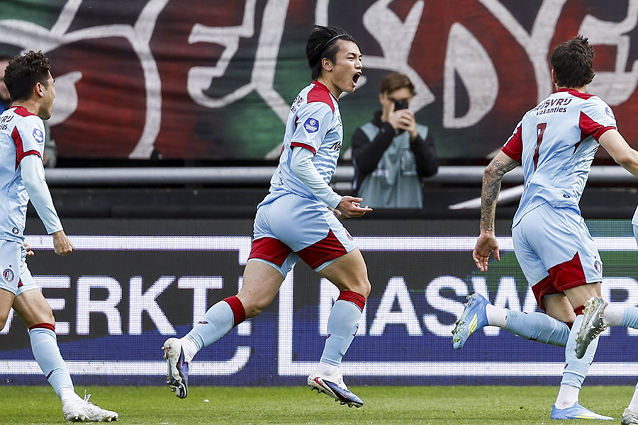 上田綺世が今季リーグ戦23ゴール目を決めた【写真：写真：ANP Photo/アフロ】