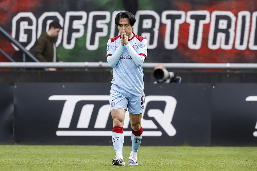 上田綺世が今季リーグ戦23ゴール目を決めた【写真：ANP Photo/アフロ】