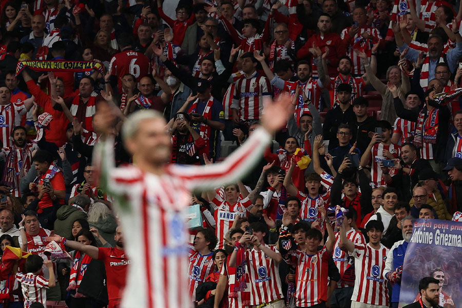アトレティコのファンに注目【写真：ロイター】