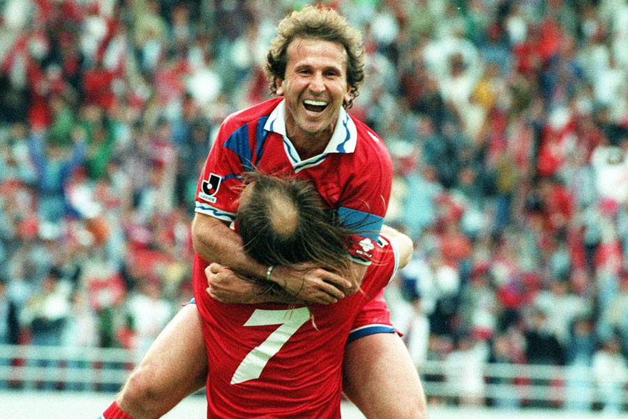 1993年の開幕戦でハットトリックを達成したジーコ【写真:スポーツ報知/アフロ】