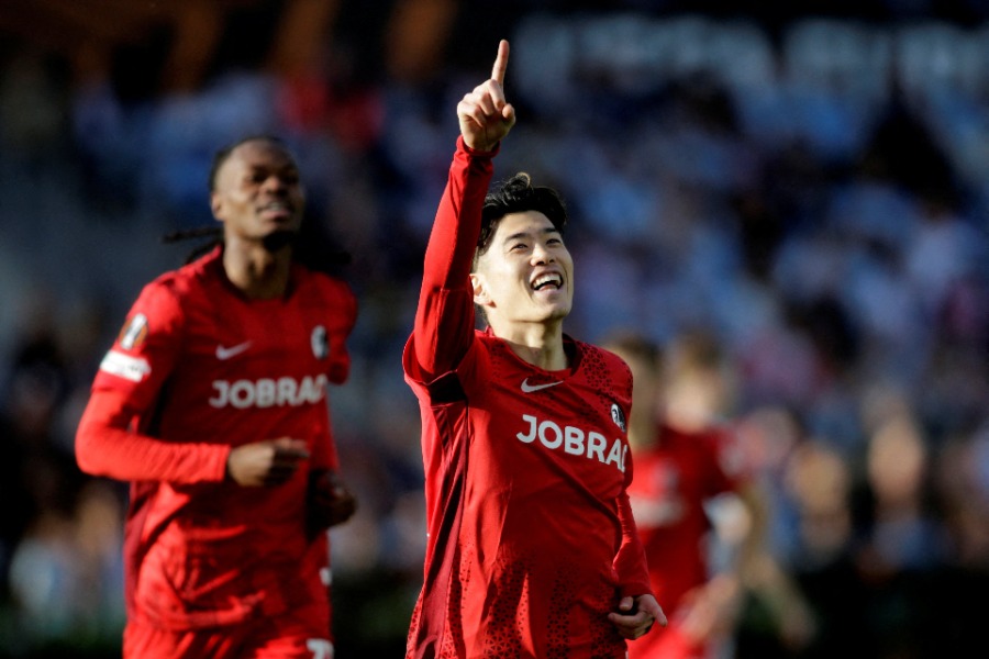 フライブルクの鈴木唯人【写真：ロイター】