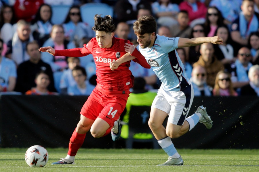 フライブルクの鈴木唯人【写真：ロイター】