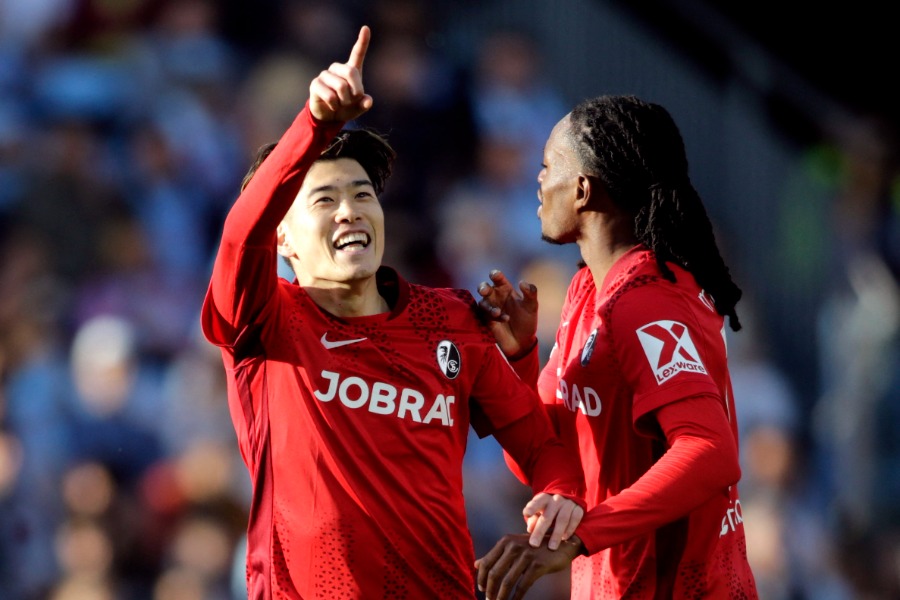 フライブルクの鈴木唯人【写真：ロイター】