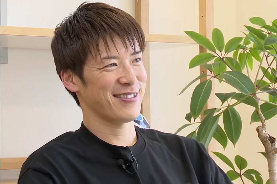 林陵平が日本代表の三笘薫が務めたシャドーを解説【写真：FOOTBALL ZONE編集部】