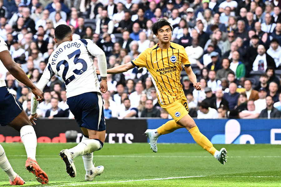 三笘薫がトッテナム戦でスーパーゴールを決めた【写真：ロイター】