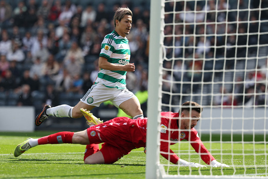 前田大然が電光石火の先制ゴールを決めた【写真：ロイター】