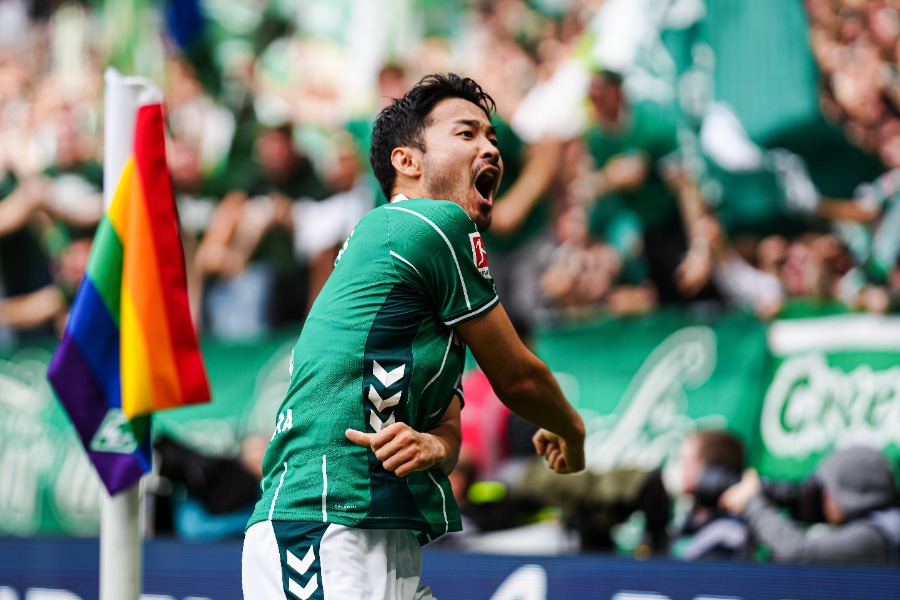 ハンブルガーSV戦に先発したブレーメンの菅原由勢【写真：アフロ】