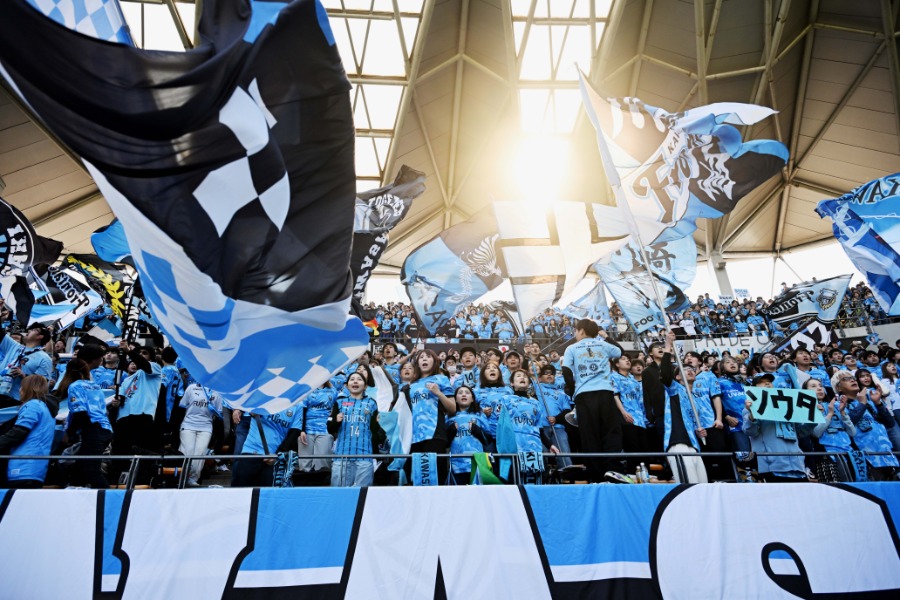 川崎が「SHISHAMO」との新コラボグッズおよび過去商品の再受注販売を行うと発表【写真：徳原隆元】