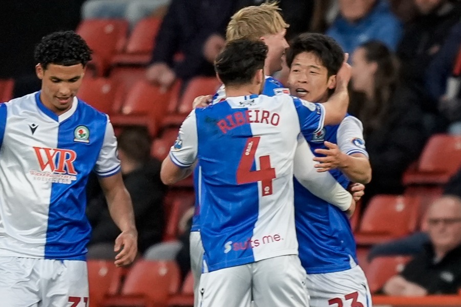 ブラックバーンの大橋祐紀（右端）【写真：ZUMA Press/アフロ】