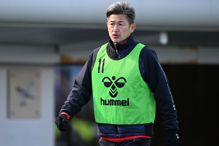 甲府戦で出番なしに終わった三浦知良【写真：徳原隆元】