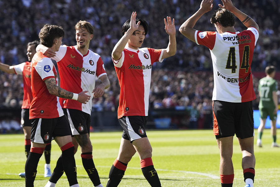 先発出場した上田綺世【写真：ANP Photo/アフロ】