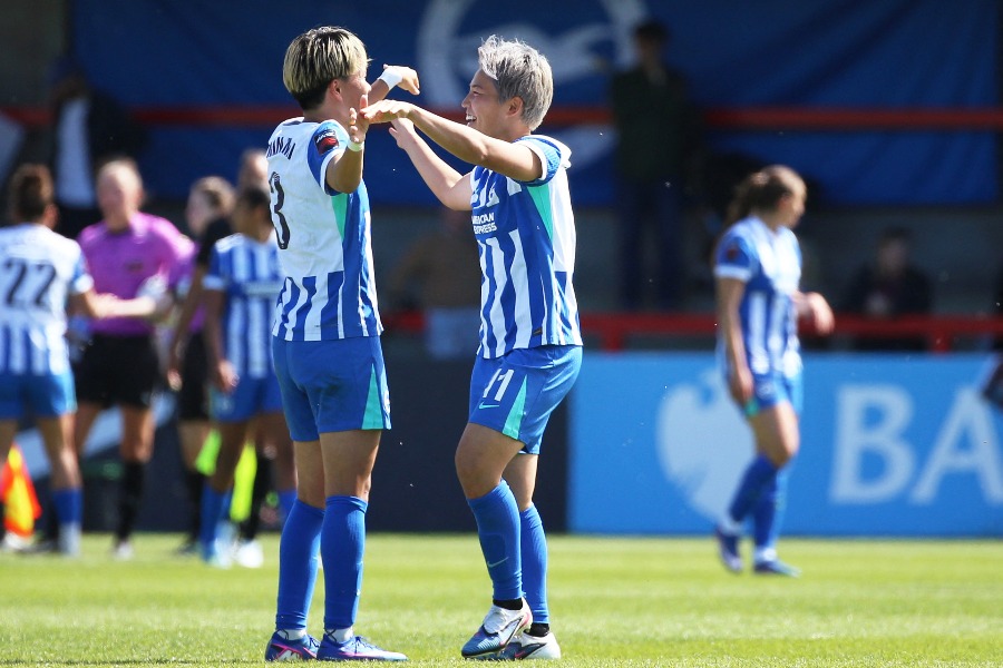 ブライトンの清家貴子（右）【写真：ロイター】