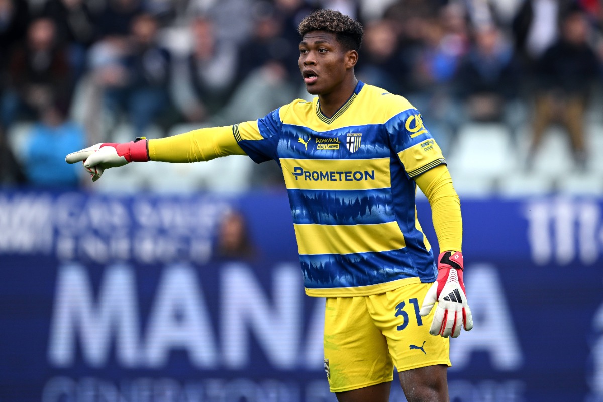 パルマの鈴木彩艶【写真：アフロ】