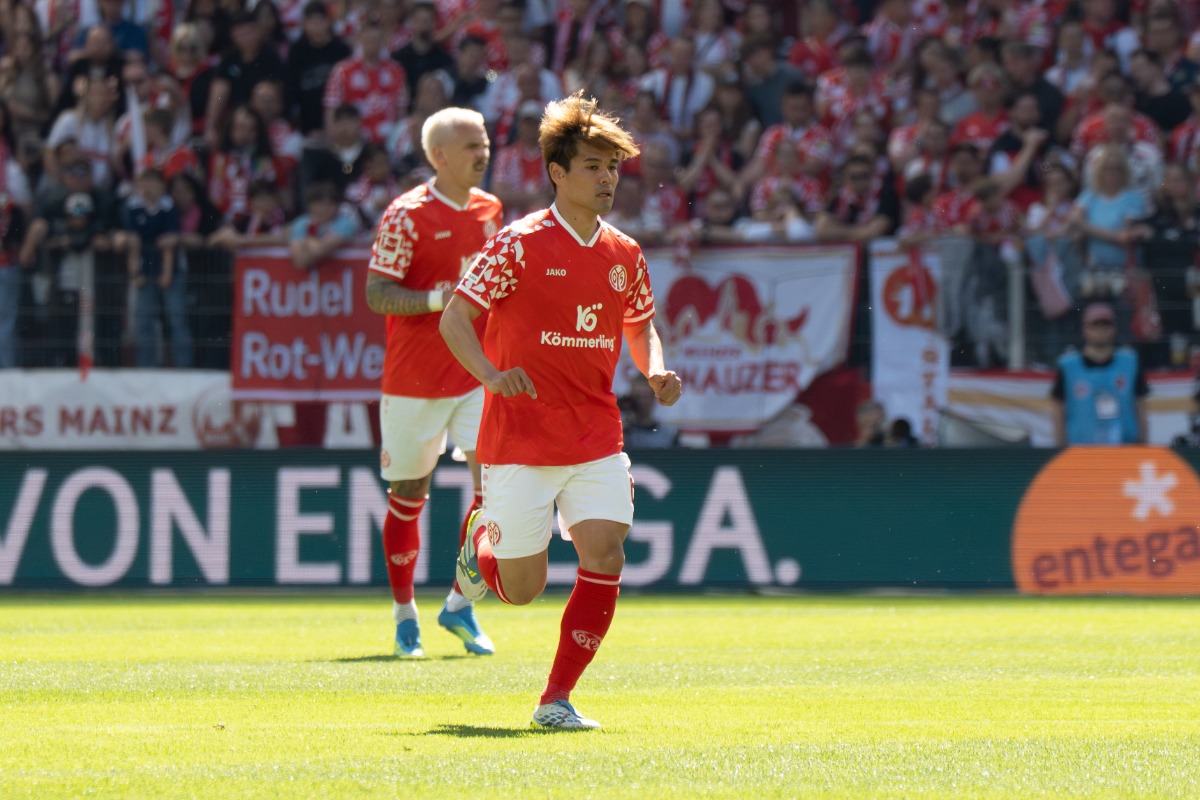 バイエルン戦でアシストを記録したマインツの佐野海舟【写真：菅原敬太】