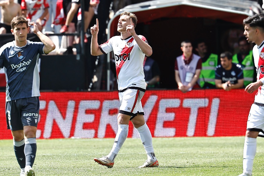 ラージョのアレモンが劇的ゴール（中央）【写真：ムツ・カワモリ/アフロ】