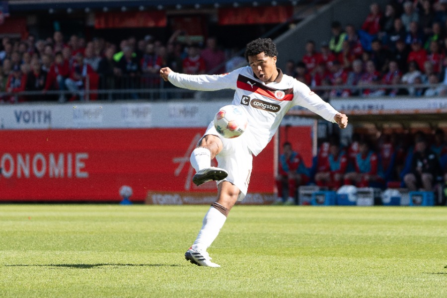 ザンクトパウリの藤田譲瑠チマ【写真：picture alliance/アフロ】