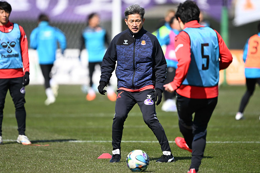 長野戦でも出番なしとなった三浦知良【写真：徳原隆元】