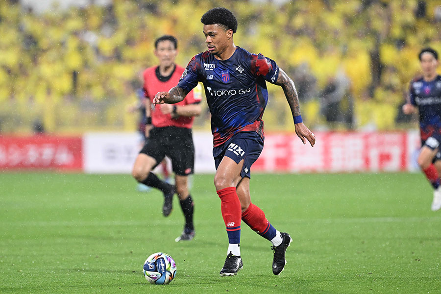 柏戦で2アシストのマルセロ・ヒアン 【写真：徳原隆元】