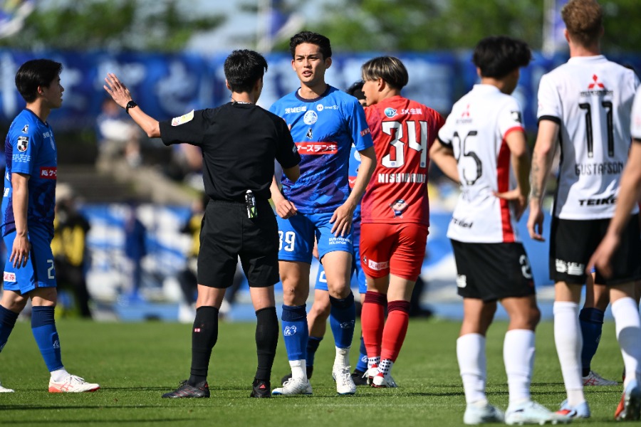 浦和vs水戸で水戸DF佐々木輝大が退場【写真：徳原隆元】