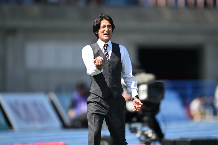 浦和を率いる田中達也監督【写真：徳原隆元】