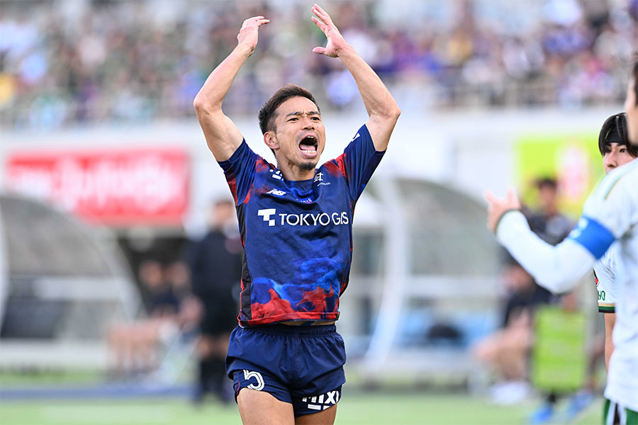 東京ダービーに先発出場した長友佑都【写真:徳原隆元】