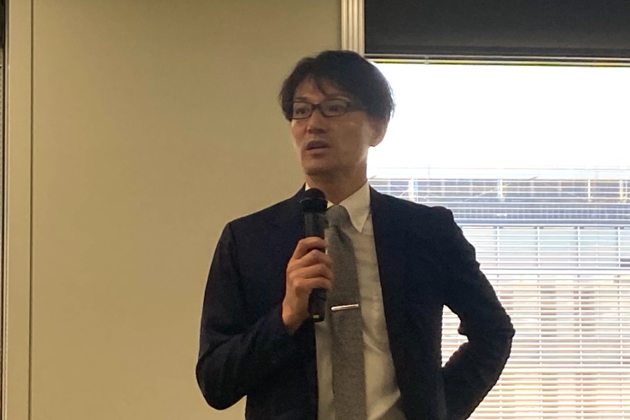 佐藤隆治JFA審判マネジャー【写真：轡田哲朗】