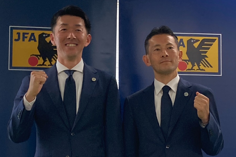 北中米W杯に参加する荒木友輔氏(左)、三原純氏【写真:轡田哲朗】