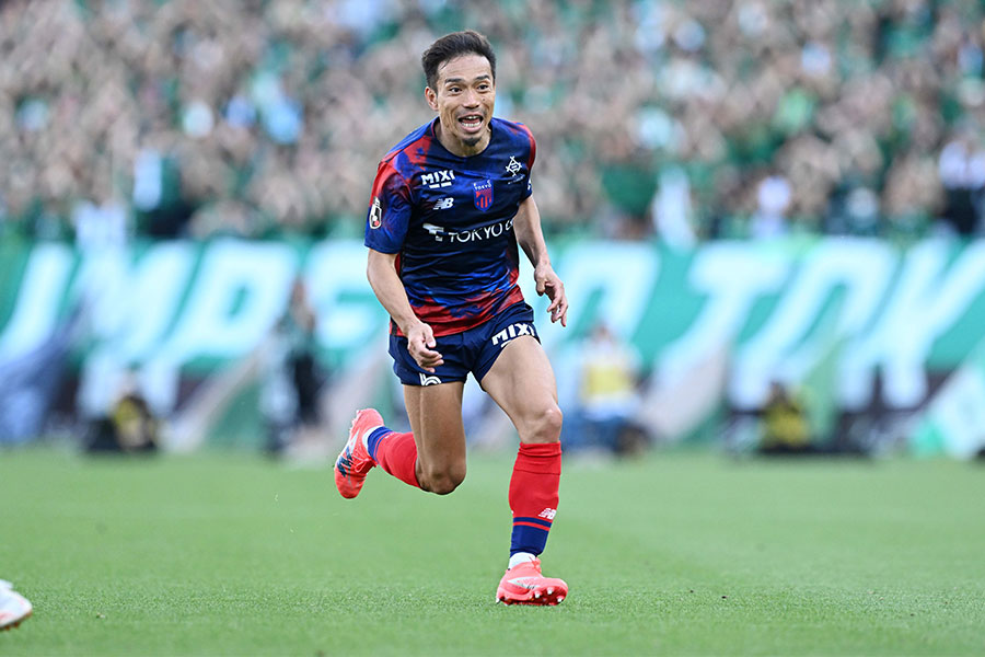 長友佑都が5大会連続でW杯へ【写真：徳原隆元】