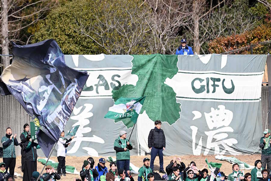 FC岐阜が新ユニフォームを発表【写真：徳原隆元】