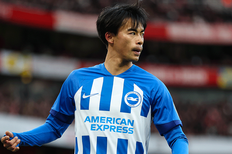 三笘薫が夫婦でピッチに登場【写真：Getty Images】