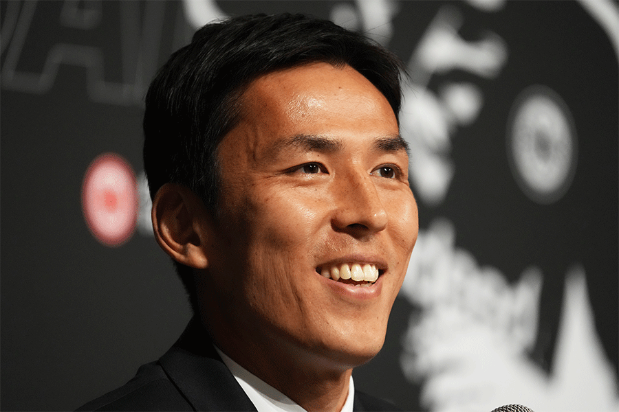 長谷部誠の引退会見が行われた【写真:Getty Images】
