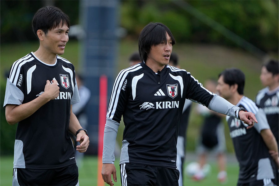 初の公開練習に参加した中村俊輔コーチ【写真:増田美咲】