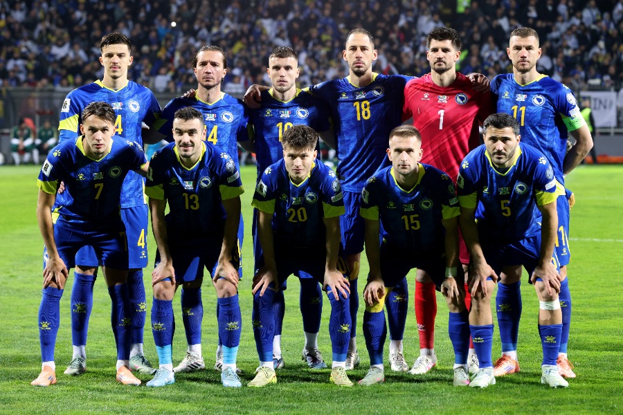 ボスニア・ヘルツェゴビナ代表のW杯ユニに注目【写真：ロイター/アフロ】