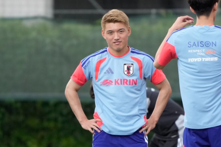 堂安律が練習後に取材に応じた【写真:増田美咲】