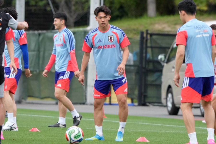 トレーニングを行った塩貝健人【写真:増田美咲】