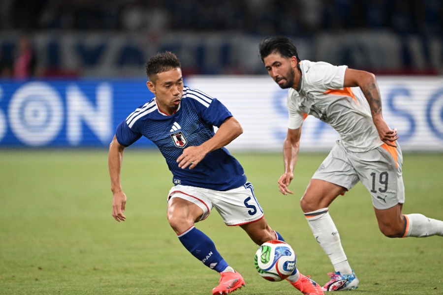 長友佑都が後半から出場【写真:徳原隆元】