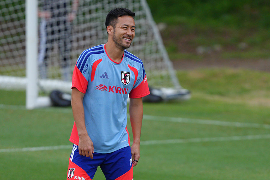 再合流した吉田麻也【写真：FOOTBALL ZONE編集部】
