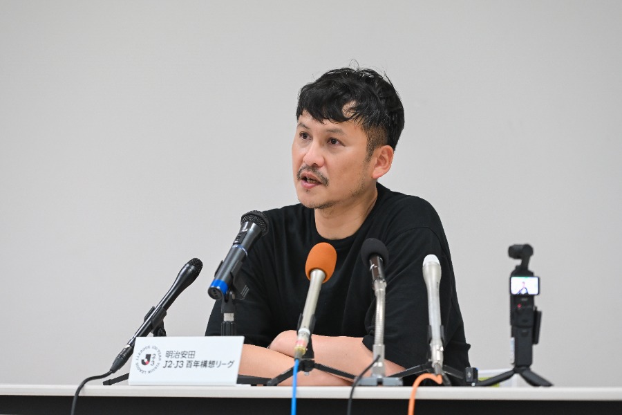 札幌の川井健太監督【写真:Getty Images】