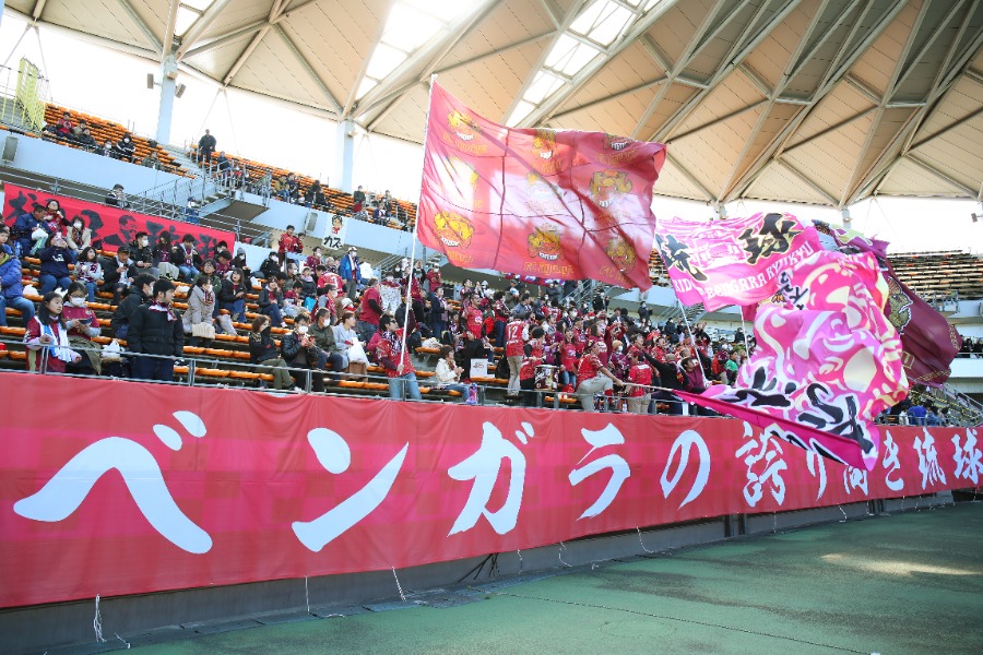 FC琉球のマスコットぬいぐるみが注目【写真:YUTAKA/アフロスポーツ】