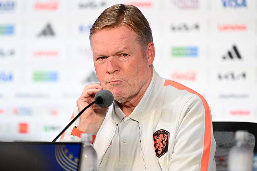 前日会見に出席したオランダ代表のロナルド・クーマン監督【写真:徳原隆元】