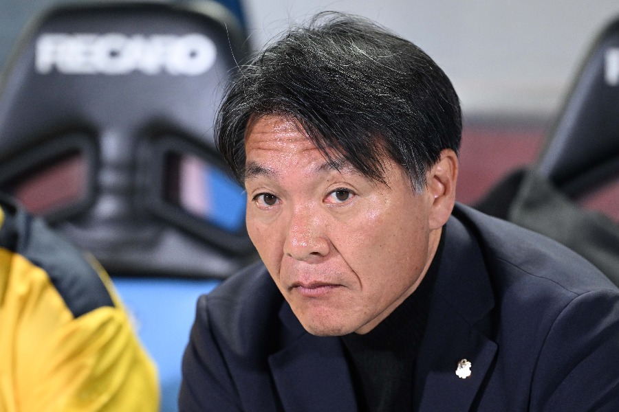 球宴に選ばれた横内昭展監【写真:徳原隆元】