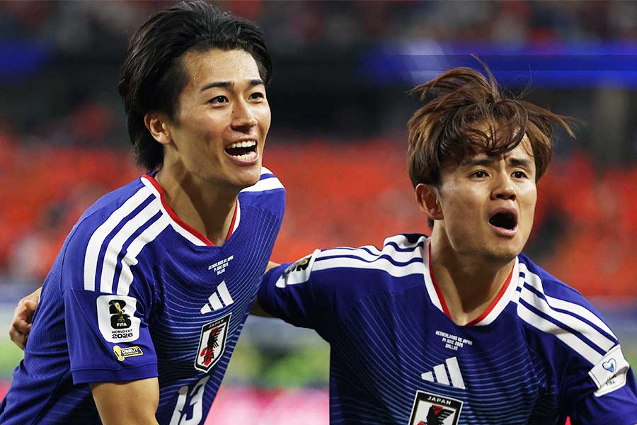 中村敬斗(左)と久保建英【写真:ロイター】