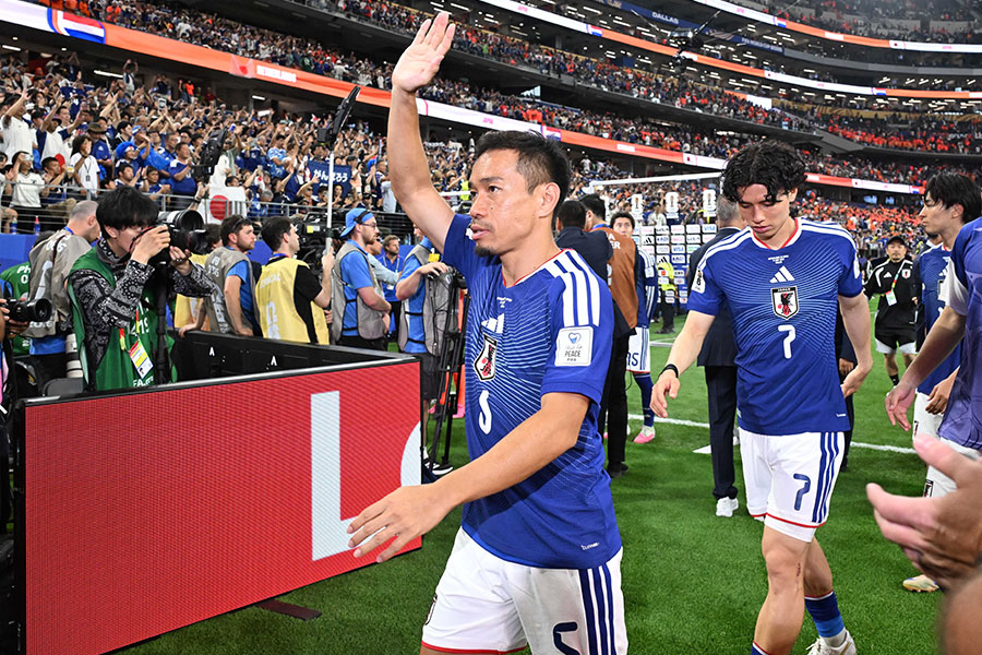 オランダ戦で出番なしの長友佑都【写真:徳原隆元】
