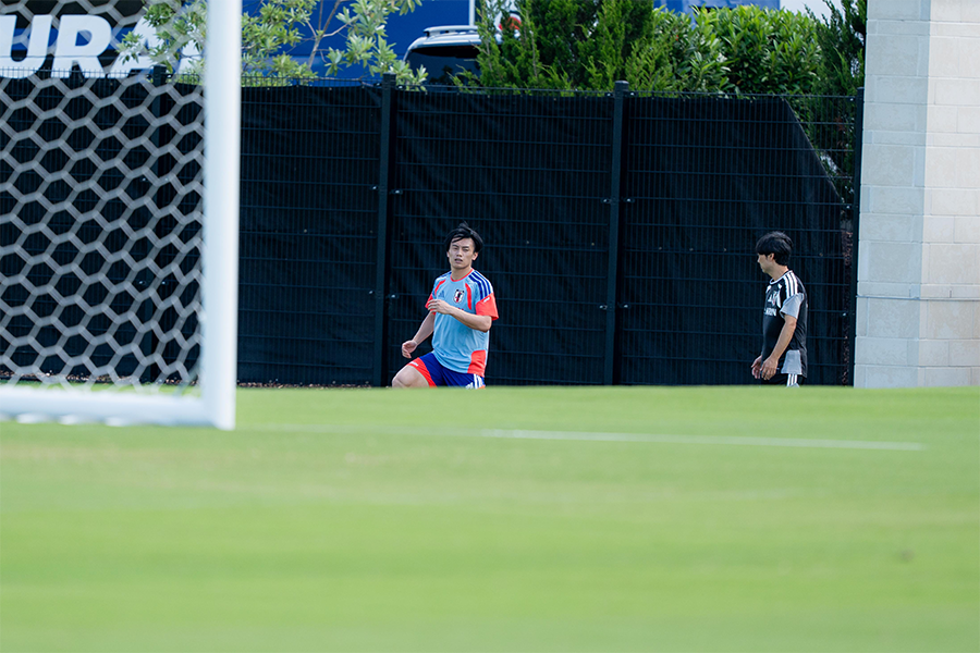 別メニュー調整の日本代表・上田綺世【写真:FOOTBALL ZONE編集部】