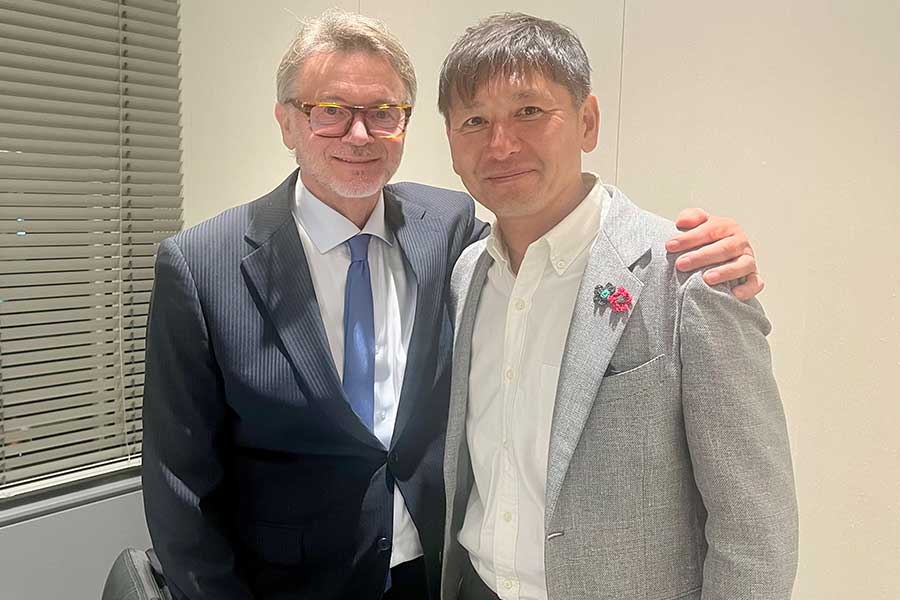 （左から）元日本代表フィリップ・トルシエ監督、元日本代表の中田浩二氏【写真：柳田通斉】