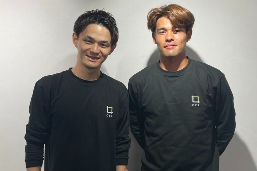 日本代表MF佐野海舟(右)のトレーナーを務めた水野純一氏【写真:本人提供】