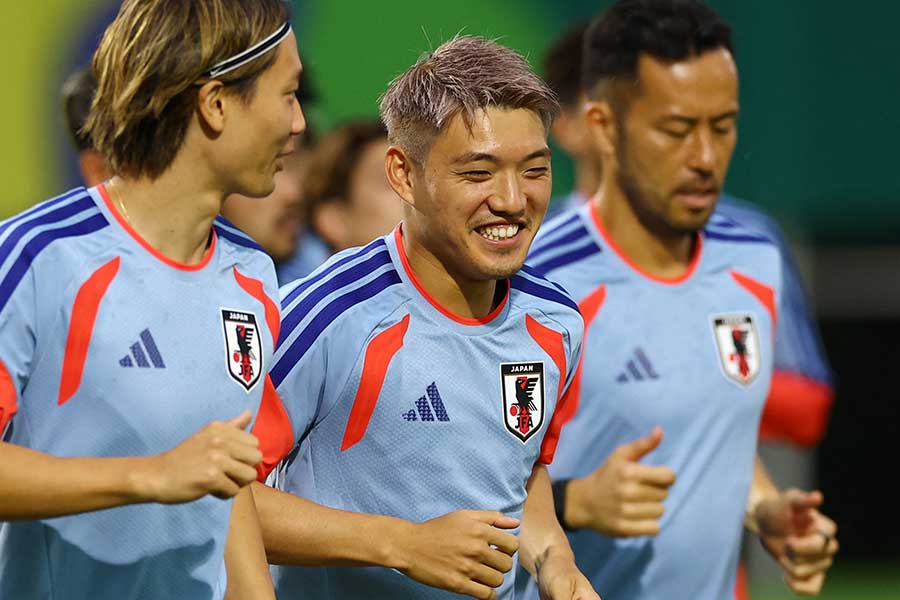 髪色をチェンジしたサッカー日本代表の堂安律【写真:ロイター】