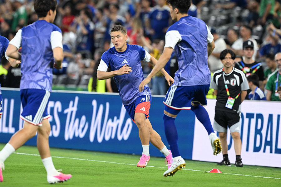 日本代表がチュニジア代表と対戦する【写真：徳原隆元】