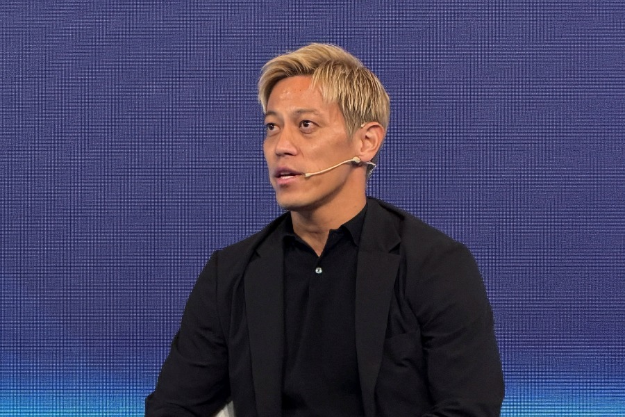 日本テレビ系の生中継で解説を務めた元日本代表MF本田圭佑【写真:ロイター/アフロ】