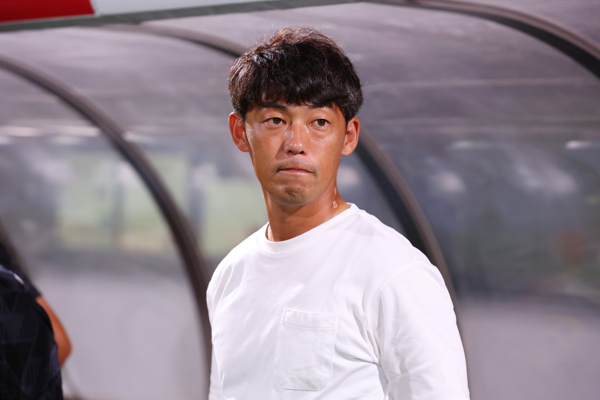 ギラヴァンツ北九州の増本浩平監督が解任された【写真：YUTAKA/アフロスポーツ】